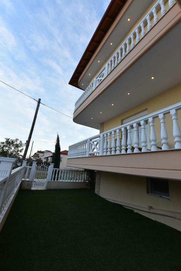 Artisti Elena Apartment ปาราเลียกาเตอรีนิส ภายนอก รูปภาพ